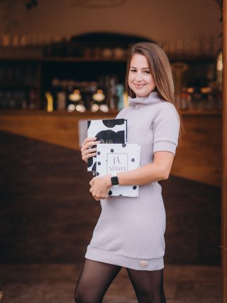 @jankocer_fotograf “Holky, je tady strašně dobrý světlo. Ty si vem dortíky @sweet_dot_tesa , ty si vem diáře a pojďte se...